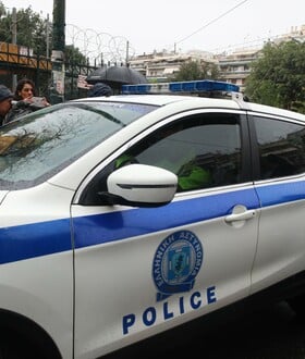 Βασίλης Μπισμπίκης: «Μου έφυγε το τιμόνι» - Με χειροπέδες στην Ευελπίδων ο ηθοποιός