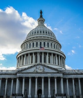 Shutdown: Επισήμως σε αναστολή λειτουργίας η κυβέρνηση των ΗΠΑ - Το πιθανό κόστος, η προϊστορία και οι αλληλοκατηγορίες