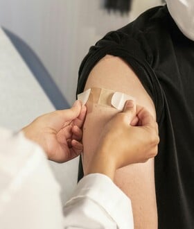 Ξεκίνησε ο αντιγριπικός εμβολιασμός: Ποιοι πρέπει να κάνουν το εμβόλιο