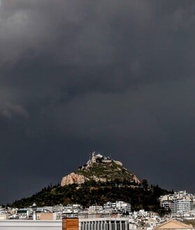 Άστατος ο καιρός και την Τρίτη: Πού θα βρέξει περισσότερο τις επόμενες ώρες