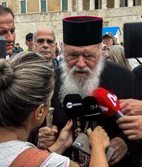 Στο πλευρό του Πάνου Ρούτσι ο Αρχιεπίσκοπος Ιερώνυμος: «Όπου υπάρχει πόνος, πρέπει να είμαστε κοντά»