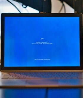 Microsoft: τέλος στην υποστήριξη των Windows 10 από την Τρίτη - Τι πρέπει να κάνουν οι χρήστες