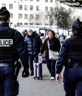 Ζευγάρι στη Γαλλία απήγαγε και βασάνιζε 45χρονη: Την είχαν σε υπόγειο 5 χρόνια και την έπλεναν με χλωρίνη
