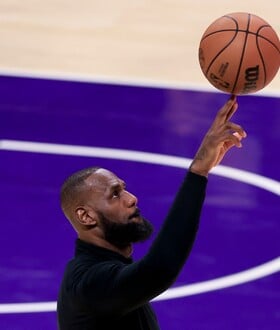 ΛΕΜΠΡΟΝ ΤΖΕΙΜΕ NBA ΣΤΟΙΧΗΜΑ