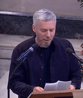 «Θα ήμασταν άλλοι χωρίς εσένα» - Ο Αλκίνοος Ιωαννίδης στον επικήδειο για τον «δάσκαλό» του, Διονύση Σαββόπουλο