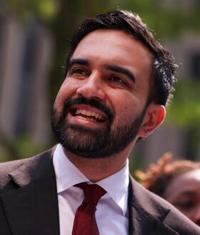 Νέα Υόρκη: Ρεκόρ συμμετοχής στην πρόωρη ψηφοφορία - Τι σημαίνει αυτό για τον Μαμντάνι