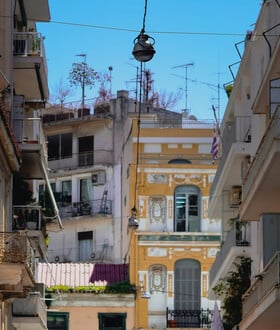 Έρευνα περιλαμβάνει την Αθήνα ανάμεσα στις λιγότερο προσιτές πρωτεύουσες της Ευρώπης