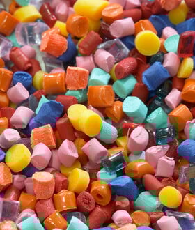 Μικροπλαστικά: «Μέχρι και μια ολόκληρη πιστωτική κάρτα καταπίνουμε κάθε εβδομάδα»