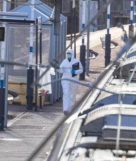 Βρετανία: Εργαζόμενος «έσωσε ζωές» κατά την επίθεση στο τρένο - Κρίσιμη η κατάστασή του