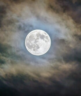 Πανσέληνος Νοεμβρίου: Πότε θα απολαύσουμε το «Φεγγάρι του Κάστορα» και γιατί θεωρείται υπερπανσέληνος;