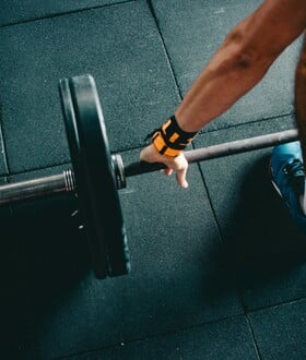 Ηλικία και άσκηση: Γιατί δεν πρέπει να προπονούμαστε σαν να είμαστε 30 όταν είμαστε 50