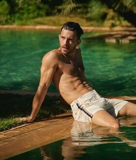 Τζόναθαν Μπέιλι: Ο πιο σέξι άνδρας για το 2025, σύμφωνα με το People