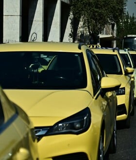 Αναστέλλεται η απεργία των ταξί – Κανονικά τα δρομολόγια από τις 6 το πρωί της Πέμπτης