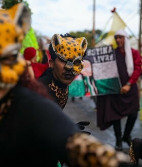 «Περιμένουμε καρτερικά και αποσβολωμένοι την επόμενη καταστροφή»