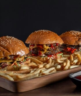 Επανεφεύρεση του fast food: Πώς η ποιότητα και η ποικιλία μεταμορφώνουν το γρήγορο φαγητό