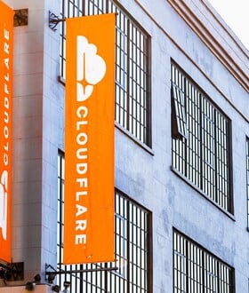 Τι είναι η Cloudflare, ή πώς ένα «αόρατο» δίκτυο παρέλυσε το παγκόσμιο ίντερνετ