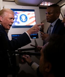 Ο Λευκός Οίκος υπερασπίζεται το «Quiet piggy» του Τραμπ σε δημοσιογράφο: «Ό,τι δίνεις, παίρνεις»