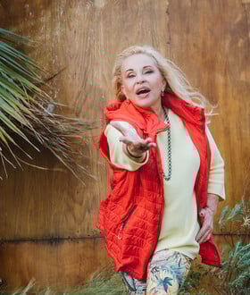 Κορμί κι αλάτι, Μπέσσυ μου!