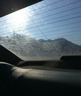  Τα βουνά στην έρημο του Σινά, στις 6 το πρωί. Από τον Στάθη Τσαγκαρουσιάνο