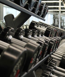 ΓΥΜΝΑΣΤΗΡΙΟ ΟΜΟΦΟΒΙΚΗ ΕΠΙΘΕΣΗ ΜΗΝΥΣΗ