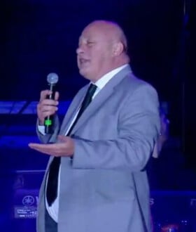 Αχιλλέας Μπέος: «Το πήρε ο π@@στης» - Τα γαλλικά στη φωταγώγηση του χριστουγεννιάτικου δέντρου του Βόλου