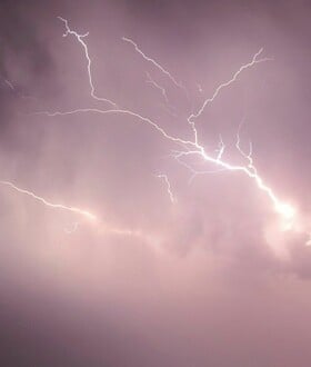 Κορυφώνεται η κακοκαιρία τις επόμενες ώρες - Τι ισχύει για σχολεία, δημόσιες υπηρεσίες και τηλεργασία