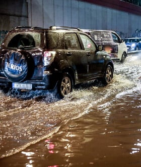 Κακοκαιρία Byron: «Κολλημένοι» οι οδηγοί στην Ε.Ο Αθηνών - Κορίνθου - Σε ποιες περιοχές θα σημειωθούν επικίνδυνα φαινόμενα
