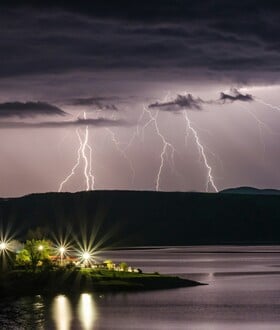 ΚΑΚΟΚΑΙΡΙΑ BYRON ΚΑΤΑΙΓΙΔΕΣ ΤΩΡΑ ΒΡΟΧΗ