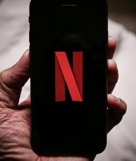 NETFLIX ΕΞΑΓΟΡΑ WARNER ΤΡΑΜΠ