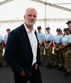 «Η σκιά του πολέμου επιστρέφει στην Ευρώπη»: Η Βρετανία προετοιμάζει την κοινωνία για ενδεχόμενο πόλεμο