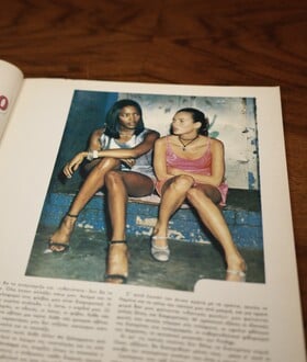 Ξαπλώσου στο ταξί. Από τον Στάθη Τσαγκαρουσιάνο