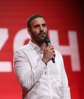 ΝΙΚΟΣ ΠΑΠΠΑΣ ΕΥΡΩΒΟΥΛΕΥΤΗΣ ΕΠΙΘΕΣΗ ΔΗΜΟΣΙΟΓΡΑΦΟΣ