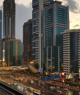 ΝΤΟΥΜΠΑΪ ΚΑΚΟΚΑΙΡΙΑ ΒΡΟΧΕΣ ΚΑΚΟΚΑΙΡΙΑ ΠΛΗΜΜΥΡΕΣ