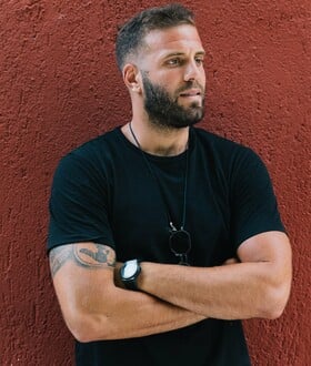 O ευρωβουλευτής Νίκος Παππάς και το δόγμα «αρκεί να πιάνει ποντίκια»