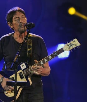 ΚΡΙΣ ΡΙΑ ΤΡΑΓΟΥΔΙΣΤΗΣ