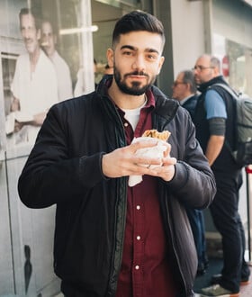 Souvlakination: Ένας Ελληνοκύπριος που αγαπάει πολύ το σουβλάκι