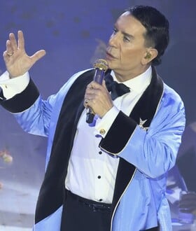 Μ’ έχεις κάνει θεό 