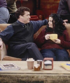 PAT FINN ΠΕΘΑΝΕ ΗΘΟΠΟΙΟΣ ΦΙΛΑΡΑΚΙΑ