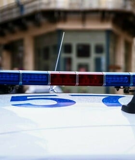 ΤΡΑΠΕΡ ΓΛΥΦΑΔΑ ΚΛΕΜΜΕΝΟ ΑΥΤΟΚΙΝΗΤΟ