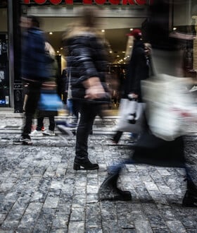 Παραμονή Πρωτοχρονιάς: Μέχρι τι ώρα θα λειτουργήσουν καταστήματα και σούπερ μάρκετ 