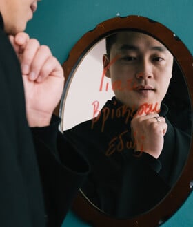 «Βρίσκω σουρεαλιστική την ανοχή των Ελλήνων στη γραφειοκρατία»