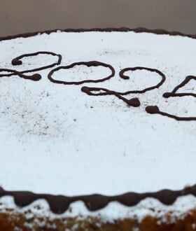 ΒΑΣΙΛΟΠΙΤΑ ΦΛΟΥΡΙ ΕΘΙΜΟ ΚΟΜΜΑΤΙΑ