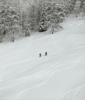 ΚΥΡΙΑΚΗ - Ένα κόκκινο pixel στο χιόνι: Πώς η τεχνητή νοημοσύνη έλυσε το μυστήριο ενός αγνοούμενου ορειβάτη