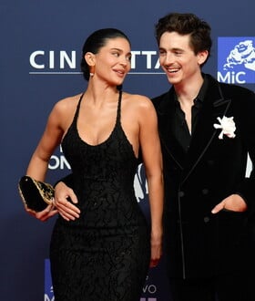 ΤΙΜΟΤΕ ΣΑΛΑΜΕ ΧΡΥΣΕΣ ΣΦΑΙΡΕΣ ΣΕΝΤ ΕΤΙΕΝ