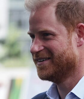 Ο πρίγκιπας Χάρι επιστρέφει στο Ηνωμένο Βασίλειο - Ο λόγος