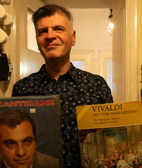 Φοίβος Δεληβοριάς: «Η ταινία “Καποδίστριας” είναι μια φθηνή παρηγοριά που μας πηγαίνει πίσω»