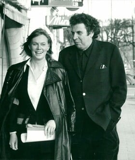 Το πίσω ράφι/ Άρια Σαϊονμάα: «Μια νέα γυναίκα αποκαλύπτεται»