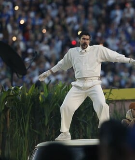 BAD BUNNY ΤΡΑΜΠ SUPER BOWL