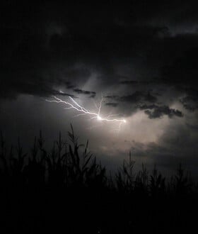 Καιρός: «Κόκκινος συναγερμός» σε δύο περιφέρειες - Εν αναμονή τριών βαρομετρικών χαμηλών μέχρι την Κυριακή