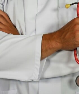 ΓΙΑΤΡΟΙ ΒΙΑ ΝΟΣΗΛΕΥΤΕΣ ΝΟΣΟΚΟΜΕΙΑ